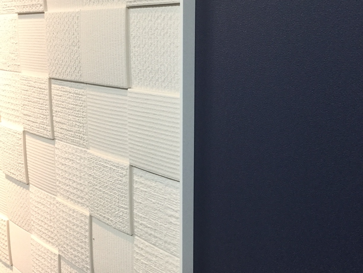 タイルとガラスを使ったオフィスエントランスのリニューアル事例